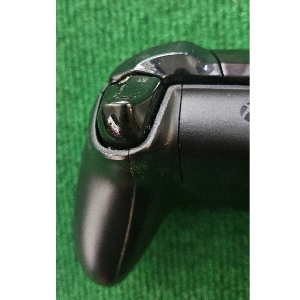 Xbox One Wireless Controller Black Damaged‎ For Parts Or Repair